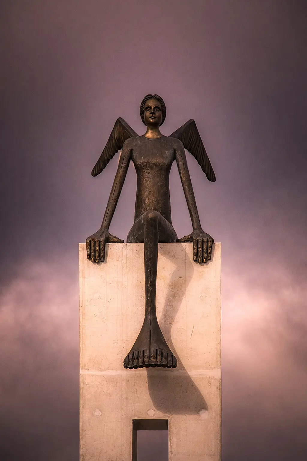 Estatua ao Anjo da Guarda protetor, na cidade mais alta de Portugal, Guarda.
